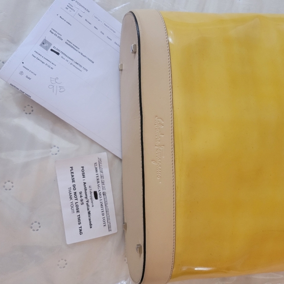 $2,000 FERRAGAMO LIMITED STRUCTURED TOTE - Picture 11 of 12